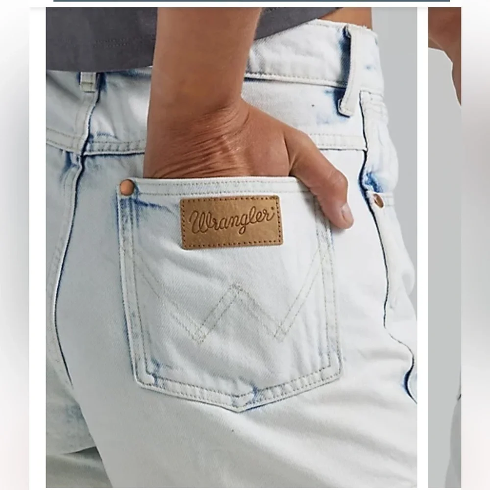 WOMEN'S WRANGLER® FESTIVAL SHORT IN STORM size 32 NWT